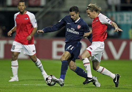 解锁新身份！世界冠军余依婷前往复旦大学报到(图)