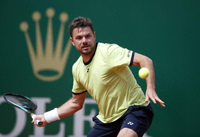 热议国足输球：总让人在不适应的位置踢球；退无可退没有幻想.