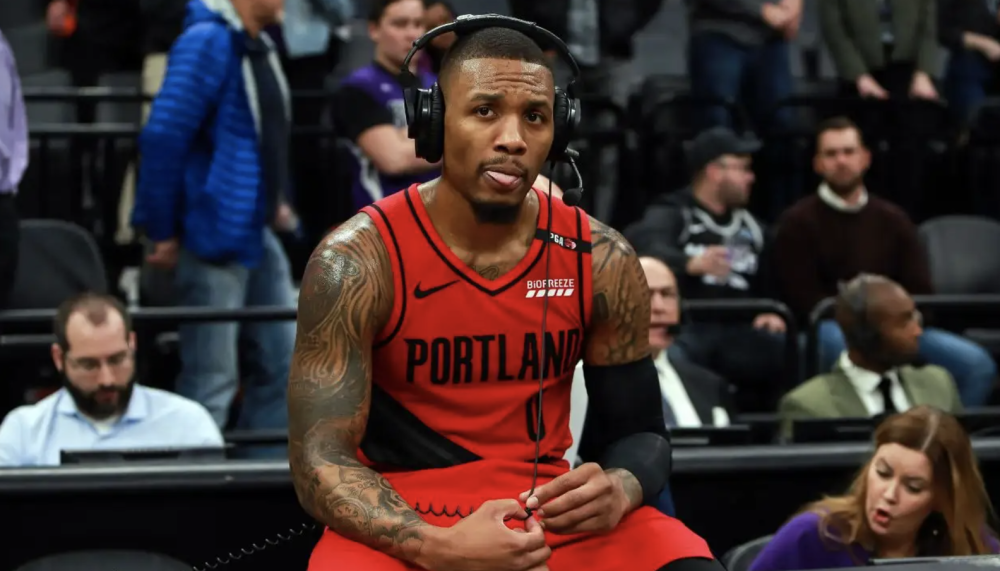 加拿大助教：医生正在评估阿方索的伤情，他被撞了一下感觉不适.